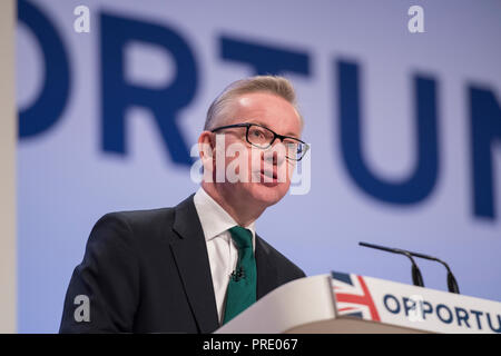 Birmingham, Großbritannien. 1. Okt, 2018. Umweltminister Michael Gove Rede am Parteitag der Konservativen Partei 2018 - Tag zwei Credit: Benjamin Wareing/Alamy leben Nachrichten Stockfoto