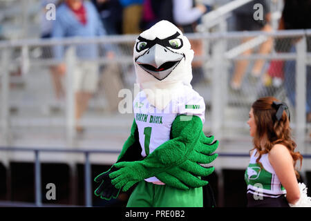 Greeley, CO, USA. 29 Sep, 2018. Von der Universität von North Dakota kämpfenden Falken Maskottchen während der NCAA FCS Fußballspiel zwischen der North Dakota Kampf gegen die Falken und die Nordkolorado Bären in Nottingham Feld in Greeley, CO.North Dakota besiegte Nordkolorado 38 bis 13. Russell Hons/CSM/Alamy leben Nachrichten Stockfoto