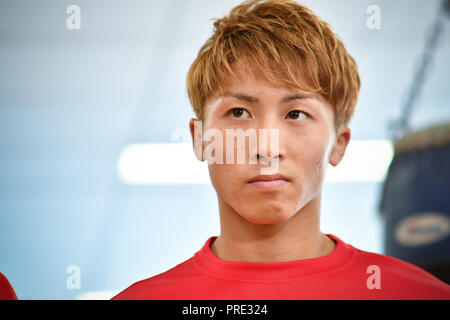 Yokohama, Kanagawa, Japan. 28 Sep, 2018. Naoya Inoue Boxen: Naoya Inoue von Japan stellt während einer Pressekonferenz vor einem Media Training zu Ohashi Boxing Gym in Yokohama, Kanagawa, Japan. Credit: Hiroaki Yamaguchi/LBA/Alamy leben Nachrichten Stockfoto