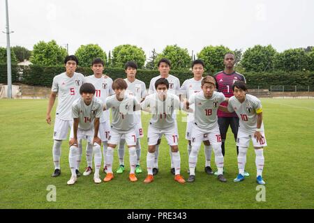 U21 U-21 Japan team Gruppe Line-up (JPN), Japan Spieler (obere Reihe - L bis R) Takehiro Tomiyasu, Kyosuke Tagawa, Kaoru Mitoma, Daiki Sugioka, keiya Shiihashi, Powell Obinna Obi, (Untere Reihe - L bis R) Taishi Matsumoto, Shion Inoue, Keita Endo, Daiki Suga und Koji Miyoshi für ein Team Foto posieren vor dem 2018 Toulon Turnier 7./8. Platz Entscheidungsspiel zwischen U-21 Japan 1-0 U-21 Togo in Stade Marcel Cerdan in Arrondissements Aix-en-Provence, Frankreich, 7. Juni 2018. Quelle: LBA/Alamy leben Nachrichten Stockfoto