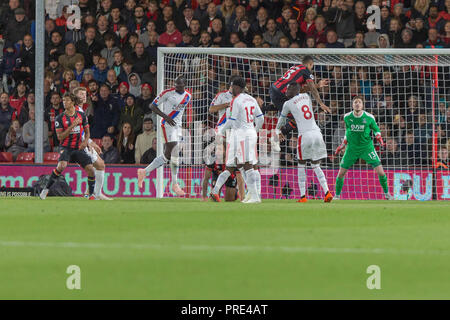 Bournemouth, UK. 1. Okt, 2018. Während der Premier League Match zwischen AFC Bournemouth und Crystal Palace an der Vitalität Stadion, Bournemouth, England am 1. Oktober 2018. Foto von Simon Carlton. Nur die redaktionelle Nutzung, eine Lizenz für die gewerbliche Nutzung erforderlich. Keine Verwendung in Wetten, Spiele oder einer einzelnen Verein/Liga/player Publikationen. Credit: UK Sport Pics Ltd/Alamy leben Nachrichten Stockfoto