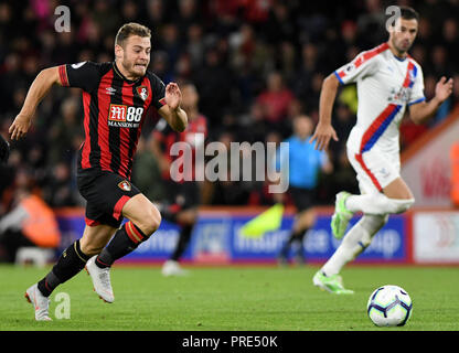 Bournemouth, UK. Okt, 2018 02. Ryan Fraser der AFC Bournemouth - AFC Bournemouth v Crystal Palace, Premier League, Vitalität Stadion, Bournemouth - 1. Oktober 2018 STRENG REDAKTIONELLE NUR VERWENDEN - DataCo Regeln anwenden - Keine Verwendung mit nicht autorisierten Audio-, Video-, Daten-, Spielpläne, Verein/liga Logos oder "live" Dienstleistungen. On-line-in-Verwendung auf 75 Bilder beschränkt, kein Video-Emulation. Keine Verwendung in Wetten, Spiele oder einzelne Verein/Liga/player Publikationen. Credit: Richard Calver/Alamy leben Nachrichten Stockfoto