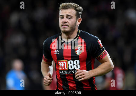 Bournemouth, UK. Okt, 2018 02. Ryan Fraser der AFC Bournemouth - AFC Bournemouth v Crystal Palace, Premier League, Vitalität Stadion, Bournemouth - 1. Oktober 2018 STRENG REDAKTIONELLE NUR VERWENDEN - DataCo Regeln anwenden - Keine Verwendung mit nicht autorisierten Audio-, Video-, Daten-, Spielpläne, Verein/liga Logos oder "live" Dienstleistungen. On-line-in-Verwendung auf 75 Bilder beschränkt, kein Video-Emulation. Keine Verwendung in Wetten, Spiele oder einzelne Verein/Liga/player Publikationen. Credit: Richard Calver/Alamy leben Nachrichten Stockfoto