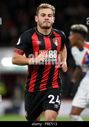 Bournemouth, UK. Okt, 2018 02. Ryan Fraser der AFC Bournemouth - AFC Bournemouth v Crystal Palace, Premier League, Vitalität Stadion, Bournemouth - 1. Oktober 2018 STRENG REDAKTIONELLE NUR VERWENDEN - DataCo Regeln anwenden - Keine Verwendung mit nicht autorisierten Audio-, Video-, Daten-, Spielpläne, Verein/liga Logos oder "live" Dienstleistungen. On-line-in-Verwendung auf 75 Bilder beschränkt, kein Video-Emulation. Keine Verwendung in Wetten, Spiele oder einzelne Verein/Liga/player Publikationen. Credit: Richard Calver/Alamy leben Nachrichten Stockfoto