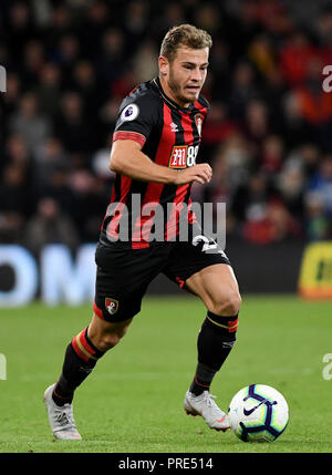 Bournemouth, UK. Okt, 2018 02. Ryan Fraser der AFC Bournemouth - AFC Bournemouth v Crystal Palace, Premier League, Vitalität Stadion, Bournemouth - 1. Oktober 2018 STRENG REDAKTIONELLE NUR VERWENDEN - DataCo Regeln anwenden - Keine Verwendung mit nicht autorisierten Audio-, Video-, Daten-, Spielpläne, Verein/liga Logos oder "live" Dienstleistungen. On-line-in-Verwendung auf 75 Bilder beschränkt, kein Video-Emulation. Keine Verwendung in Wetten, Spiele oder einzelne Verein/Liga/player Publikationen. Credit: Richard Calver/Alamy leben Nachrichten Stockfoto