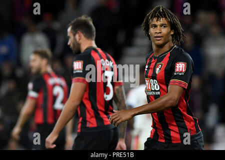 Bournemouth, UK. Okt, 2018 02. Nathan Ake der AFC Bournemouth - AFC Bournemouth v Crystal Palace, Premier League, Vitalität Stadion, Bournemouth - 1. Oktober 2018 STRENG REDAKTIONELLE NUR VERWENDEN - DataCo Regeln anwenden - Keine Verwendung mit nicht autorisierten Audio-, Video-, Daten-, Spielpläne, Verein/liga Logos oder "live" Dienstleistungen. On-line-in-Verwendung auf 75 Bilder beschränkt, kein Video-Emulation. Keine Verwendung in Wetten, Spiele oder einzelne Verein/Liga/player Publikationen. Credit: Richard Calver/Alamy leben Nachrichten Stockfoto