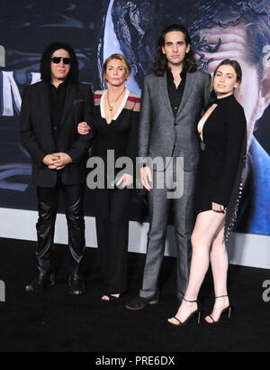 WESTWOOD, CA - 01. Oktober: (L-R) Musiker Gene Simmons, Shannon Tweed, Nick Simmons und Sophie Simmons die Weltpremiere von Columbia Pictures'' Gift' im Regency Dorf Theater am 1. Oktober 2018 in Westwood, Kalifornien teilnehmen. Foto von Barry King/Alamy leben Nachrichten Stockfoto
