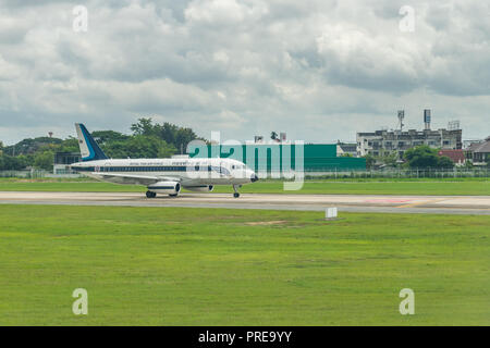 CHIANG MAI, THAILAND - August 6, 2018: Sukhoi Superjet 100 von Royal Thai Airforce verwendet seit Oktober 2017 Rollen war Start- und Landebahn in Chiang Mai Interna zu Stockfoto