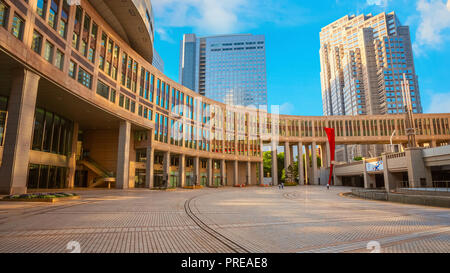 Tokyo, Japan - 29. April 2018: Das Tokyo Metropolitan Regierungsgebäude ist Sitz der Tokyo Metropolitan Government, der 23 Stationen ein Stockfoto