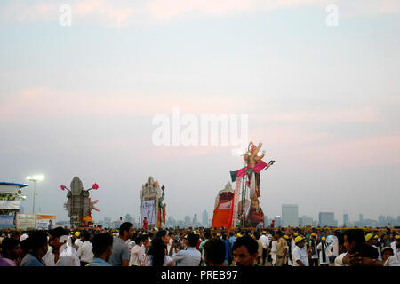 Blick auf Masse auf CHOWPATTY AUF DIE IMMERSION TAG DER GANAPATI FESTIVAL IN MUMBAI. Stockfoto