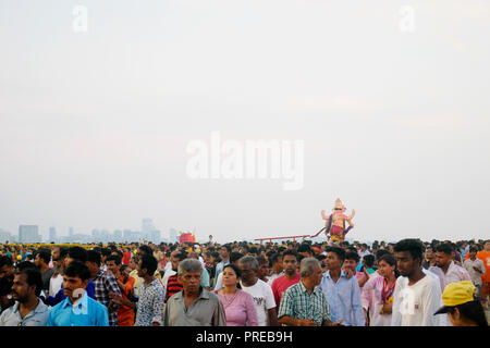 Blick auf CHOWPATTY AUF DIE IMMERSION TAG DER GANAPATI FESTIVAL IN MUMBAI. Stockfoto