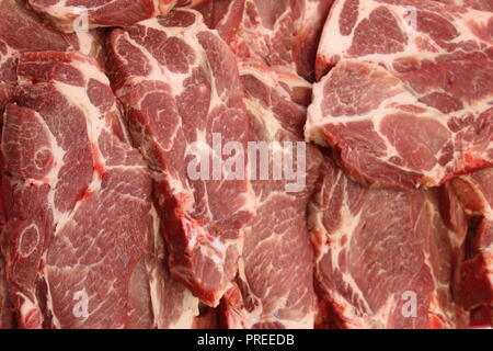 Viel rohes Rindfleisch Steak auf dem Markt Stockfoto