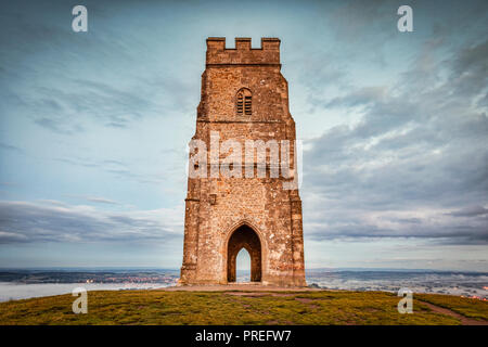 Die Reste von St. Michael Kirche auf Glastonbury Tor, Somerset, England. Stockfoto