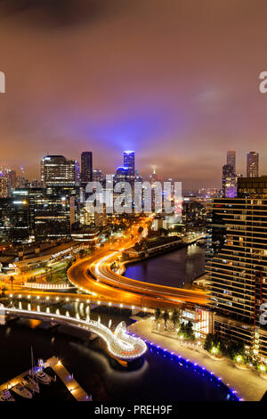 Sonnenuntergang, Stadtbild Blick Melbourne CBD, Docklands, Victoria Harbour Marina, Victoria, Australien Stockfoto