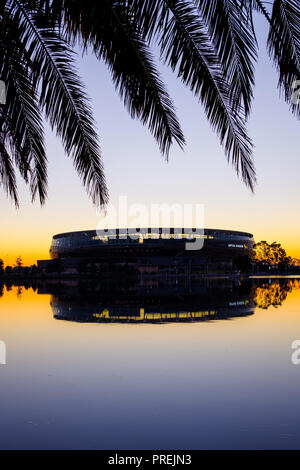 Optus Stadion neben dem Swan River in Perth, Australien bei Sonnenaufgang Stockfoto