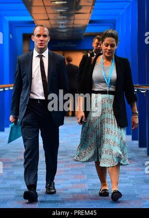 Brexit Sekretär Dominic Raab kommt an der jährlichen Konferenz der Konservativen Partei in der International Convention Centre, Birmingham. PRESS ASSOCIATION Foto. PRESS ASSOCIATION Foto. Bild Datum: Dienstag, 2. Oktober 2018. Siehe PA Geschichte TORY Main. Photo Credit: Victoria Jones/PA-Kabel Stockfoto