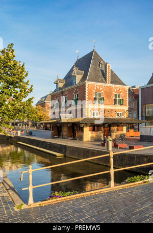 De Waag, historischen öffentlichen Haus in Leeuwarden, Niederlande wiegen Stockfoto