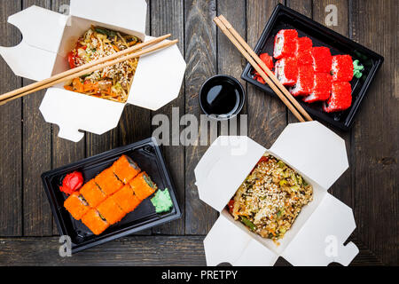 Wok Udon Nudeln und Reis Stockfoto