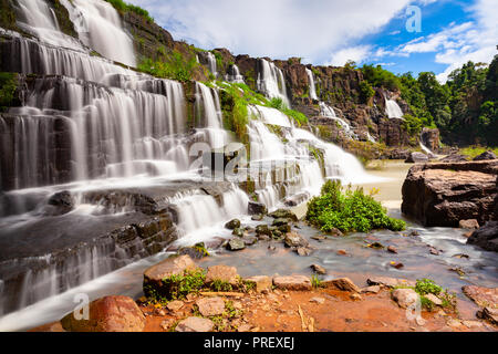 Eine lange Exposition der schönen Pongour Wasserfälle in der Nähe von Dalat, Vietnam Stockfoto