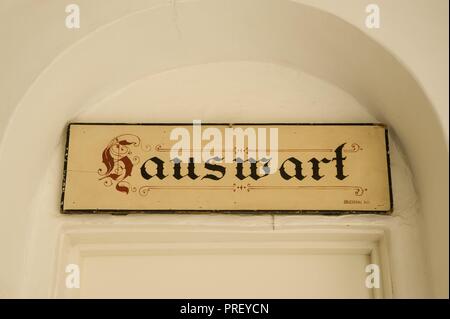Wien, Blutgasse, Schild Hauswart - Wien, Blutgasse Stockfoto