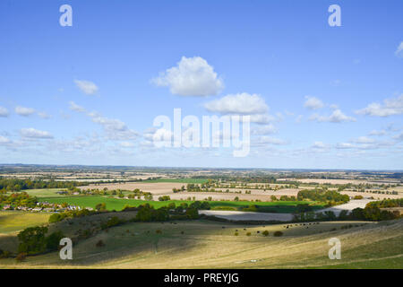 Blick von der schönen Pegsdon Hügel und Hoo Bit Naturschutzgebiet ein beliebter Ort mit Spaziergängern in der Nähe des Dorfes Pegsdon, Hertfordshire, England Stockfoto