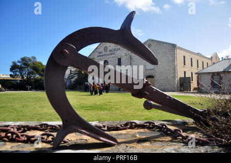 Australische Menschen und fremden Reisenden zu Fuß wa Besuch museum Schiffbruch Galerien auf Klippe Straße in Fremantle - die Hafenstadt am 28. Mai 2016 in Perth, Stockfoto