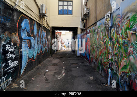 Kleine Gasse für Menschen zu Fuß am Adelaide Street am 28. Mai 2016 in Perth, Australien Stockfoto