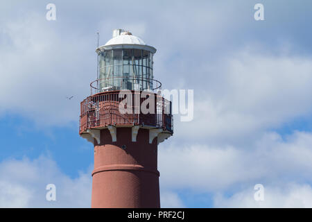 Ein Blick auf die historische Barnegat Leuchtturm auf Long Beach Island. Allgemein als Alte Barney bekannt. Stockfoto