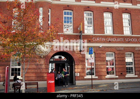 Klassisches Gebäude der CGSB Curtin Graduate School für australische Menschen und Ausländer Lernen der Schüler an der Murray Street am 3. Juni 2016 in P Stockfoto