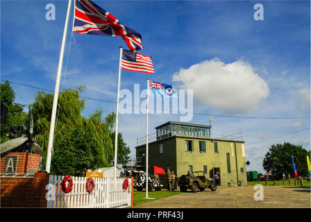 Rougham Control Tower mit Aviation Museum, das auf die amerikanische Flieger/Frauen, die in der 322 BG serviert und die 94 BG der USAAF 8 AF Stockfoto