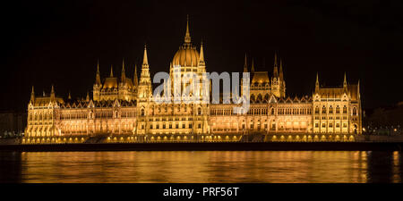 Parlamentsgebäude in der Nacht, Budapest, Ungarn Stockfoto