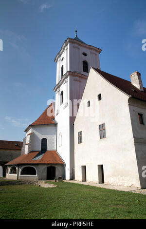 Anhebung der Heilig-Kreuz-Kirche in der Altstadt von Osijek in Kroatien Stockfoto