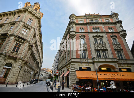 Central Cafe und Restaurant (zentrale Kavehaz). Budapest, Ungarn Stockfoto