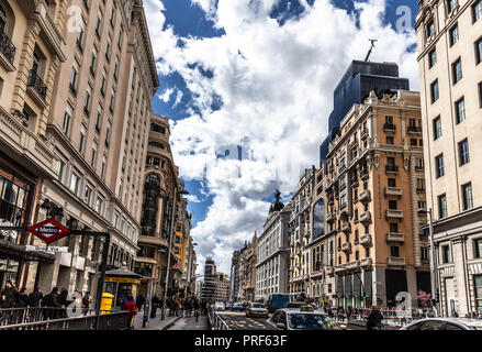 Reihe von Gebäuden entlang der Gran Via, Madrid, Spanien. Stockfoto