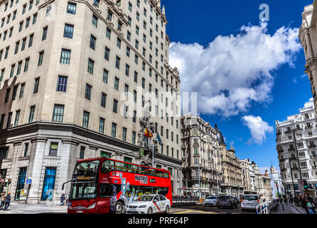 Reihe von Gebäuden entlang der Gran Via, Madrid, Spanien. Stockfoto