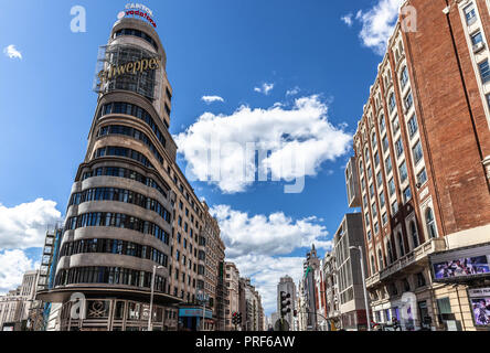 Reihe von Gebäuden entlang der Gran Via, Madrid, Spanien. Stockfoto