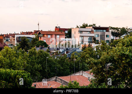 Wohnviertel von Einfamilienhäusern in Madrid. Stockfoto