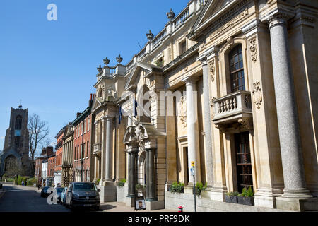 St Giles House Hotel (rechts), Blick nach Westen bis St Giles Street bei St Giles anglikanische Kirche im Hintergrund links, Norwich, Norfolk Stockfoto