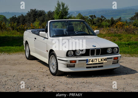 1989 BMW E30 M3 Cabrio im klassischen deutschen Sportwagen Stockfoto