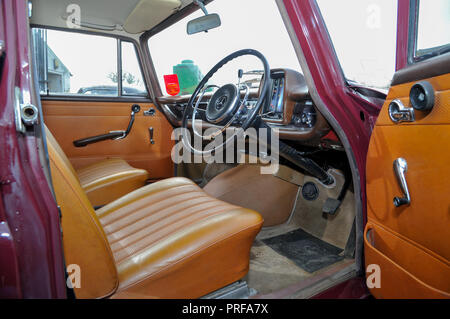 1966 Mercedes 200 "fintáis "klassischen deutschen Limousine Stockfoto