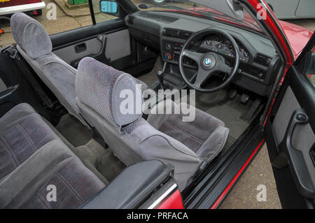 1989 BMW E30 320i Cabrio Form Deutsch modern Classic Car Stockfoto