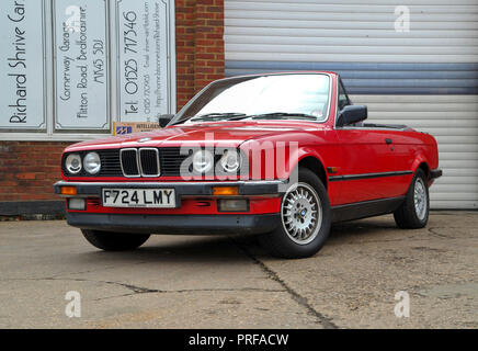 1989 BMW E30 320i Cabrio Form Deutsch modern Classic Car Stockfoto
