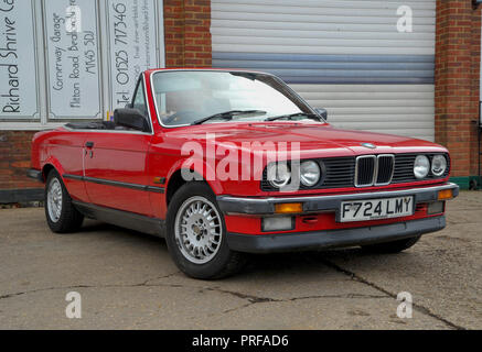 1989 BMW E30 320i Cabrio Form Deutsch modern Classic Car Stockfoto