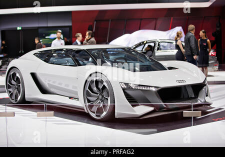 Audi präsentiert neue Generation von elektrischen Supersportwagen Audi PB 18 e-tron während der ersten Pressetag der Internationalen Motor Show in Paris, am Dienstag, O Stockfoto