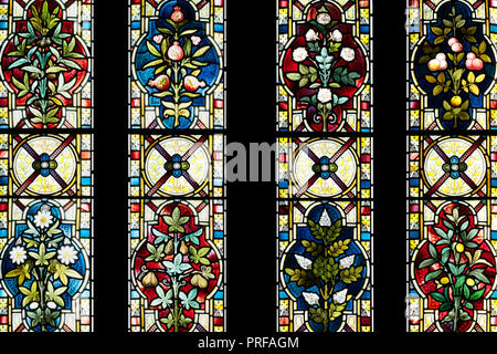 Religiöse Symbole in St. Helen's Church, Darley Dale, Derbyshire, Großbritannien Stockfoto