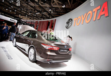 Neue Toyota Camry Hybrid wurde während der ersten Pressetag der Internationalen Motor Show in Paris, am Dienstag, Oktober 2nd, 2018 präsentiert. (CTK Photo/R Stockfoto