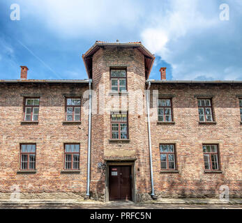 Block 24 ist das erste Gebäude, das die Besucher mit auf eine Tour durch die wichtigsten Auschwitz sehen. Dieses Gebäude wurde der Standort des Bordells und das Camp libr Stockfoto