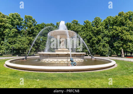 Historische Brunnen im Saski Park, Warschau, Polen Stockfoto