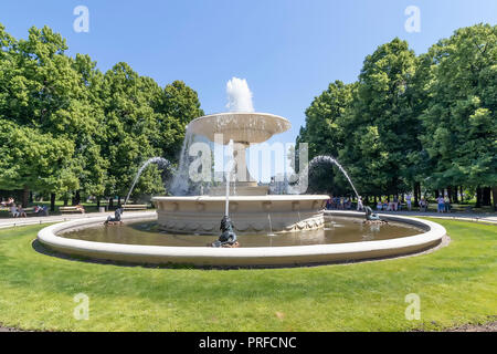 Historische Brunnen im Saski Park, Warschau, Polen Stockfoto