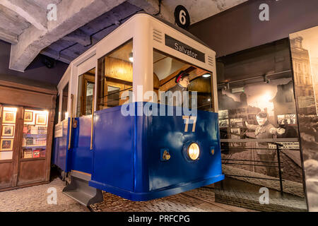 Krakau, Polen - Juni 3, 2018: alte Straßenbahn in der deutschen Sprache - Polen besetzten innerhalb von Oskar Schindler Emaille Werk Museum Stockfoto